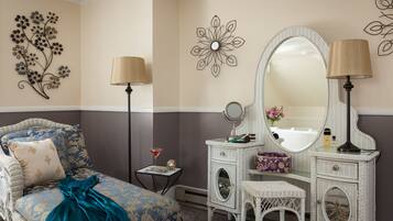 Luxury Double Room, 1 King Bed, Balcony | Bathroom