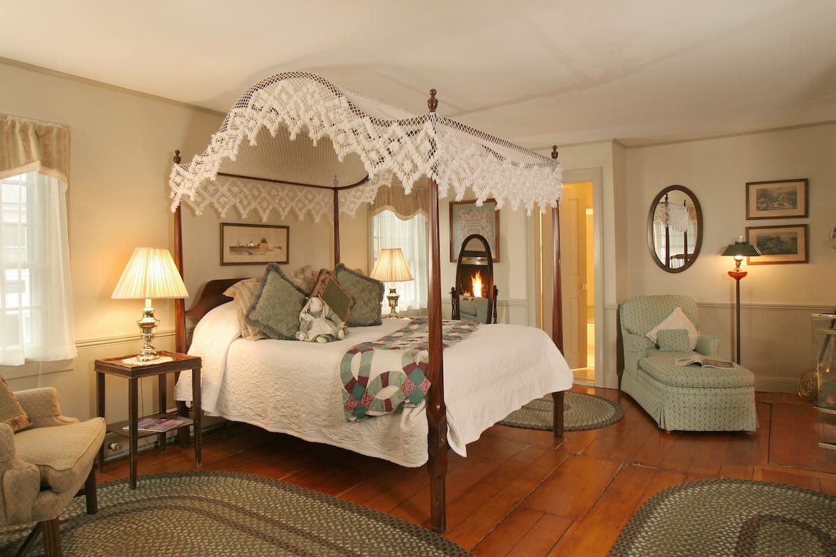 Superior Double Room, 1 Queen Bed | Individually decorated, individually furnished, iron/ironing board