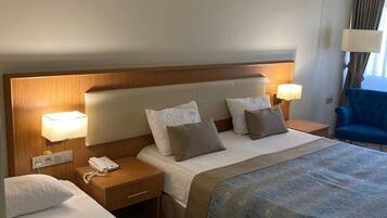 Triple Room | Minibar, in-room safe, desk, soundproofing