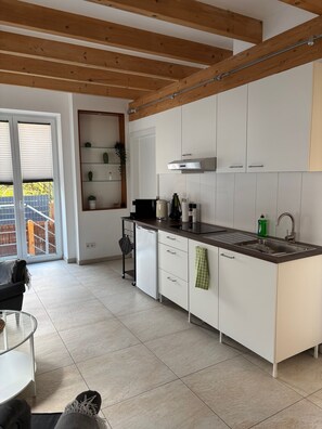 Superior Double Room, Private Bathroom | Private kitchen | Highchair - Fachwerk Hotel Wuppertal (Wuppertal)