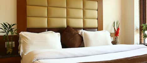 Superior Double Room, 1 King Bed | Down comforters, soundproofing, iron/ironing board, rollaway beds