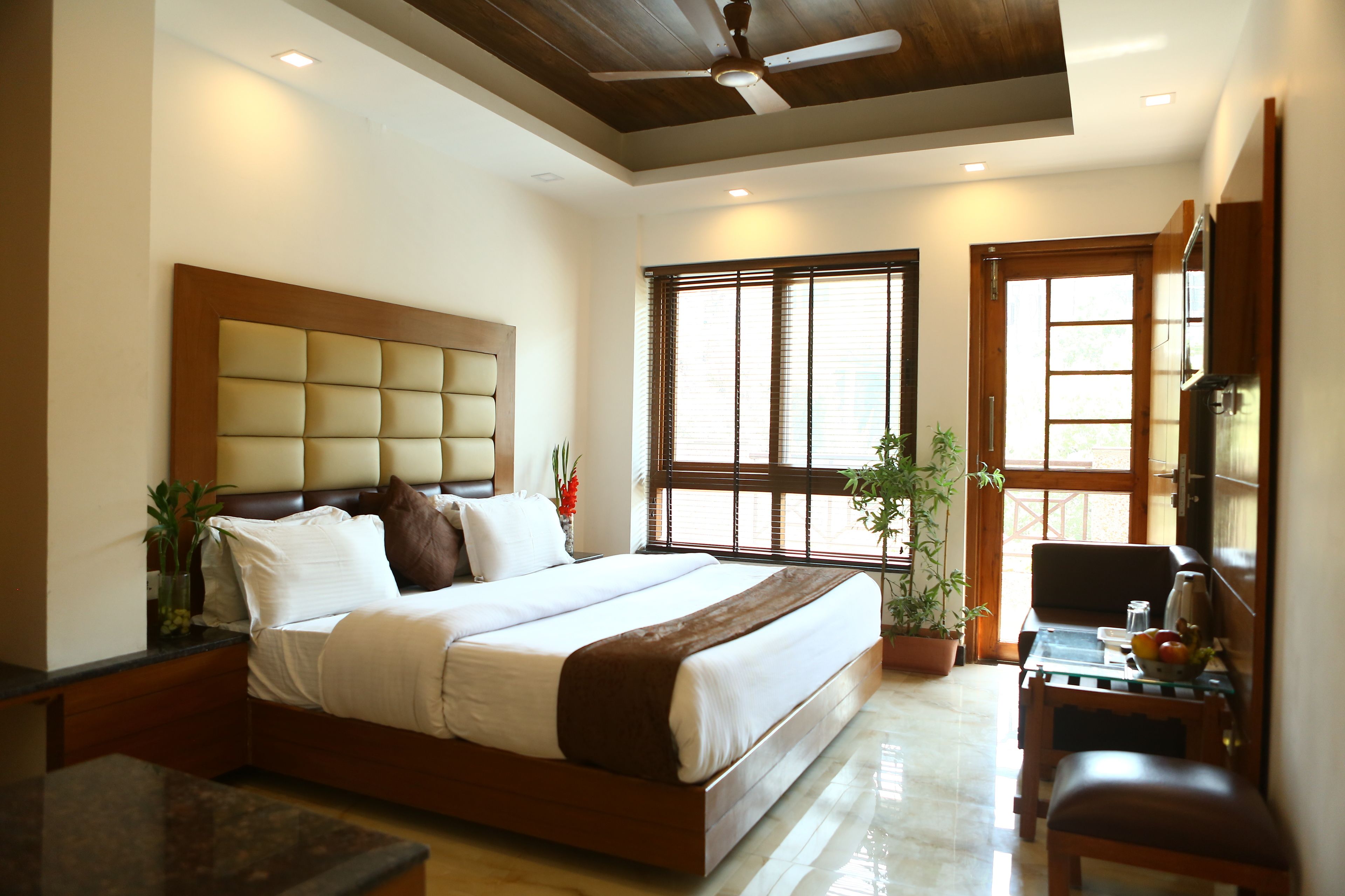 Kahden hengen superior-huone, 1 suuri parisänky | Untuvapeitot, äänieristys, silitysrauta/-lauta, lisävuoteet