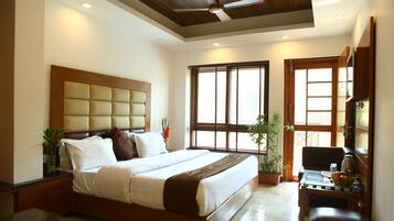 Superior Double Room, 1 King Bed | Down comforters, soundproofing, iron/ironing board, rollaway beds