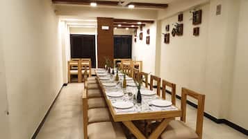 Frukostbuffé varje dag (INR 400 per person)