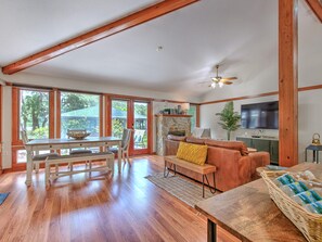 Suite, Ensuite, Pool View (The Guest House)