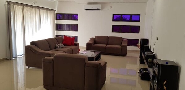 Plasma TV - Styled Bed and Breakfast (Palapye)