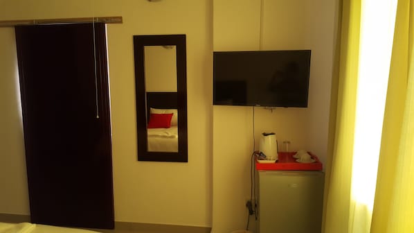 Deluxe Double Room, 1 Queen Bed, Non Smoking | Premium bedding, individually decorated, individually furnished