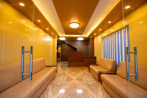 Lobby lounge - Hotel Visitors Inn, Pokhara (Pokhara)