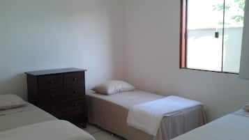 Leilighet – standard, flere senger | Blendingsgardiner, strykejern/-brett og wi-fi (inkludert)