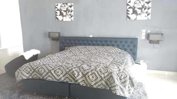 3 bedrooms, iron/ironing board, free WiFi, bed sheets
