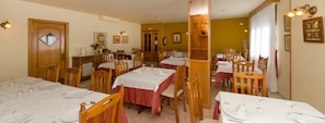 Daily cooked-to-order breakfast for a fee - Casa Puyuelo (La Fueva)