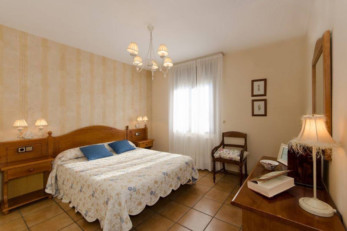 Cots/infant beds, rollaway beds, free WiFi, bed sheets