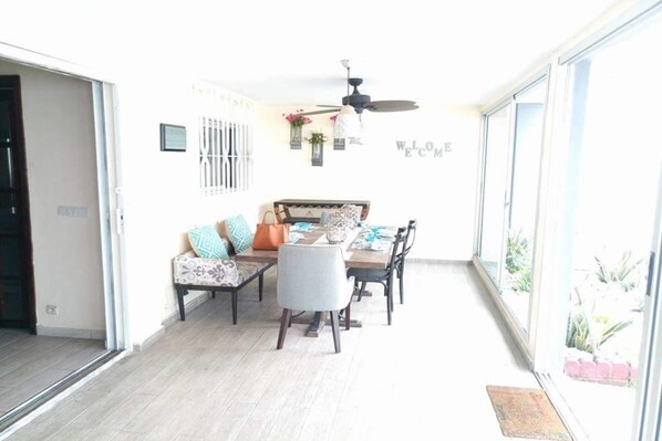 Flat-screen TV - Villa Les Jardins - In Abidjan (Deux Plateaux) (Abidjan)