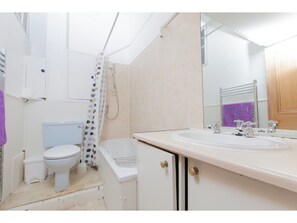 Duschwanne, kostenlose Toilettenartikel