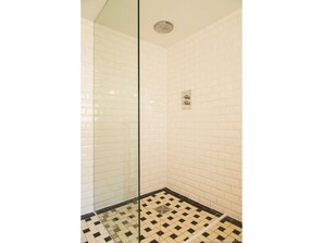 House (2 Bedrooms) | Bathroom shower