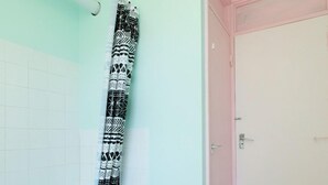 Bathroom shower - A Cosy two Bedroom Apartment, Sleeps 3 (London)