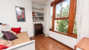 Unclassified image, 4 of 11, button - Beautiful Conversion Flat in Fashionable Hackney (London)