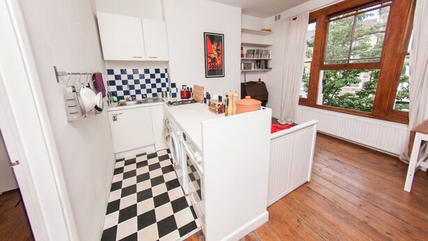 Unclassified image, 1 of 11, button - Beautiful Conversion Flat in Fashionable Hackney (London)