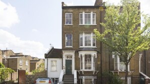 Unclassified image, 3 of 11, button - Beautiful Conversion Flat in Fashionable Hackney (London)