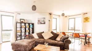 Apartment (2 Bedrooms) | Living area - Beautiful and New Home for 5 in West Cambridge (Cambridge)