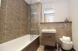 Apartment (2 Bedrooms) | Bathroom