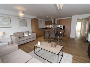 Apartment (2 Bedrooms) | In-room dining