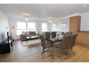 Living area - Brand New, Luxury Flat for 6 Near Arthur's Seat (Edinburgh)