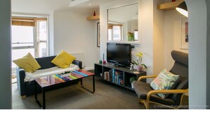Living area - Amazing One-bedroom Flat, Close to Brighton Beach (Brighton)