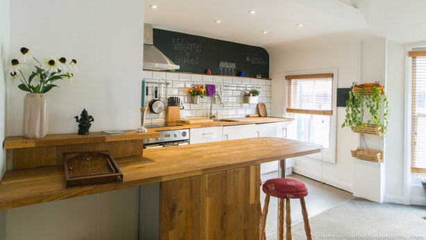 Private kitchen - Amazing One-bedroom Flat, Close to Brighton Beach (Brighton)