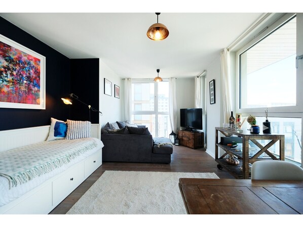 2 bedrooms, iron/ironing board, free WiFi