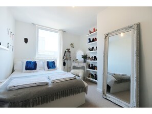 2 bedrooms, iron/ironing board, free WiFi