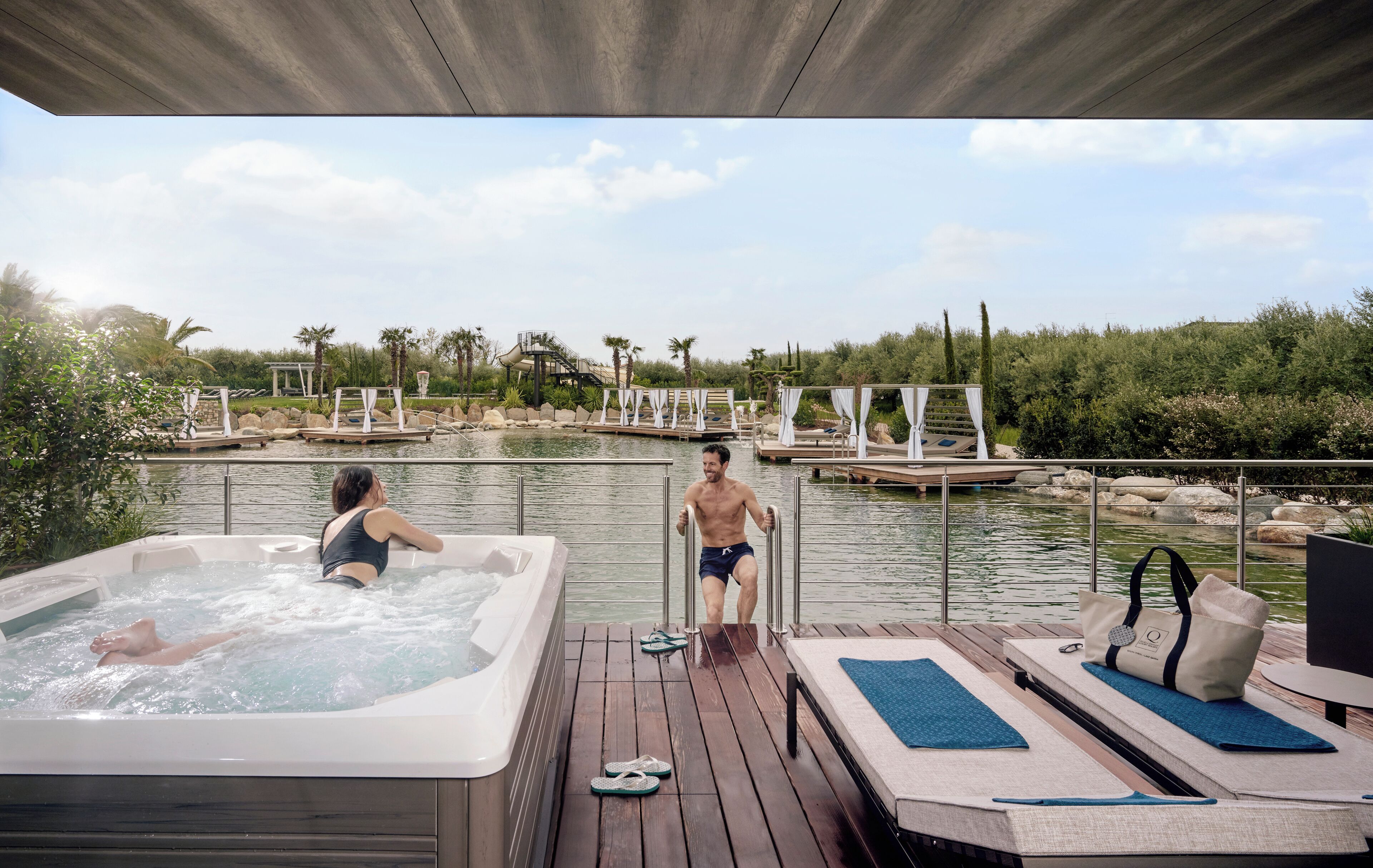 Familien-Suite, 2 Schlafzimmer, Nichtraucher, Poolblick | Terrasse/Patio