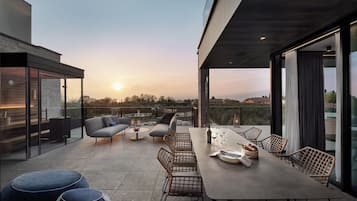 Penthouse Deluxe, hồ bơi riêng, quang cảnh hồ | Hiên