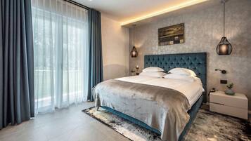Deluxe Villa, Private Pool, Garden View | Frette Italian sheets, premium bedding, down duvets, minibar