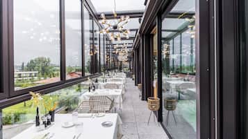 Bao gồm bữa sáng buffet hàng ngày