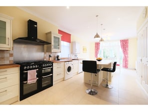 Full-sized fridge, microwave, stovetop, dishwasher
