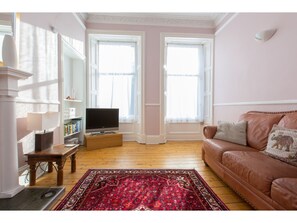 Apartamento (2 Bedrooms) | Área de estar | TV