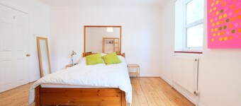 Beautiful, Bright and Spacious Flat for 4