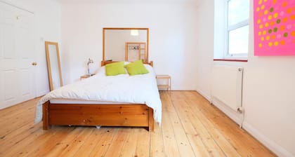 Beautiful, Bright and Spacious Flat for 4