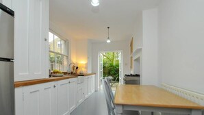 Private kitchen - Beautiful Victorian House in the Heart of Dalston (London)