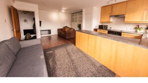 Apartment (1 Bedroom) | Living area - Bright and Spacious Flat Near Borough (London)