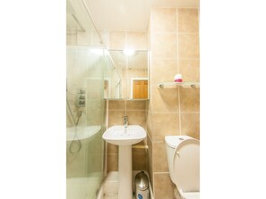 อพาร์ทเมนท์ (1 Bedroom) | ห้องน้ำ | ของใช้ในห้องน้ำฟรี, ไดร์เป่าผม, ผ้าเช็ดตัว