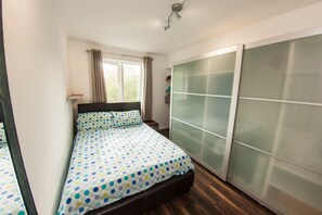 อพาร์ทเมนท์ (1 Bedroom) | 1 ห้องนอน, เตารีด/โต๊ะรีดผ้า, Wi-Fi ฟรี, ผ้าปูที่นอน