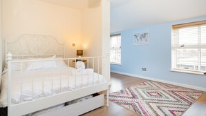 Unclassified image, 3 of 10, button - Bright & Modern, 1 Bedroom Apartment for up to 4 (York)