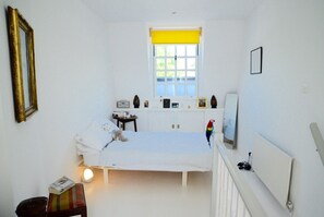 Apartment (1 Bedroom) | 1 bedroom, desk, iron/ironing board, free WiFi