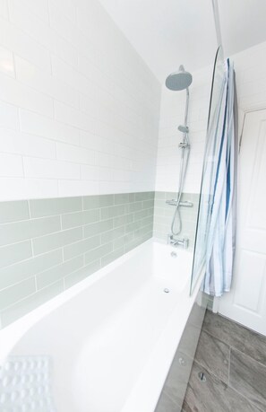 Baignoire, articles de toilette gratuits