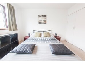 2 bedrooms, iron/ironing board, free WiFi