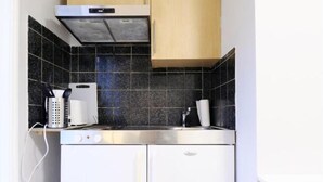 公寓 (0 Bedroom) | 私人厨房 | 大冰箱、微波炉、烤箱、炉灶