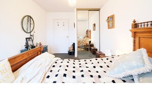 Unclassified image, 2 of 26, button - 2-br Flat For 4 in Gated Complex With Pool (London)