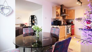 Unclassified image, 5 of 26, button - 2-br Flat For 4 in Gated Complex With Pool (London)